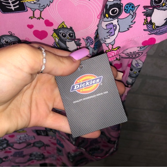 NWT Dickies Owl Print Pink short sleeve v neck scrub top - Picture 5 of 8